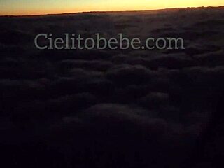 Nézd, ahogy meztelenül maszturbálok a repülőtéren?