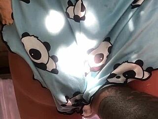 Batendo na amiga da minha enteada sex toy