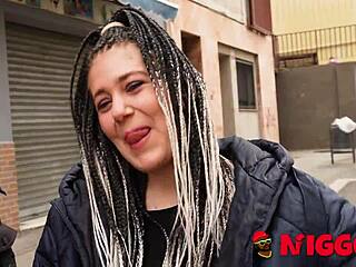 Reife Chloe lutscht und reitet ersten BBC - Fantasien erfüllt