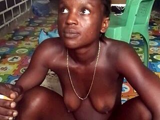 Crazy Bitch Twerks Naked Then Fucks Dildo