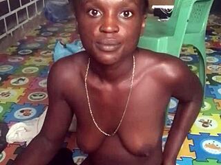 Crazy Bitch Twerks Naked Then Fucks Dildo