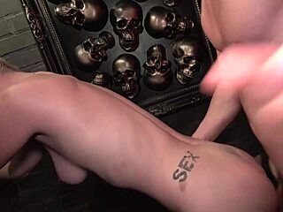 我是个急躁婊子，在俱乐部厕所直接操他