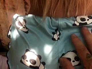 Batendo na amiga da minha enteada sex toy