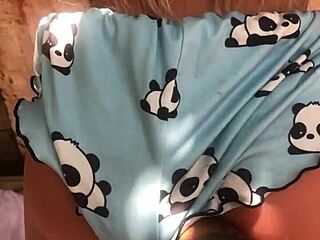 Batendo na amiga da minha enteada sex toy