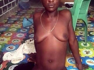 Crazy Bitch Twerks Naked Then Fucks Dildo