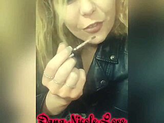 Komik takılıp geceyi eğlenerek geçiriyorum