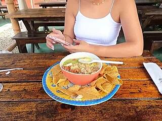 I invited the Tinder girl to dinner and fucked her pussy to pay for it