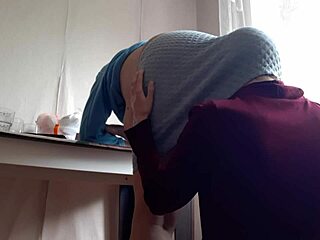 i lick milf bosss ass for promotion