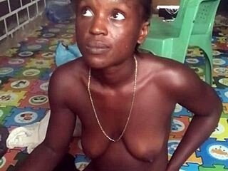 Crazy Bitch Twerks Naked Then Fucks Dildo