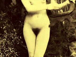 Bold vintage babes giving blowjobs in music