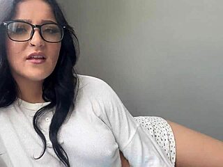 i fuck step sister's friend in roleplay, she cums on my cock.