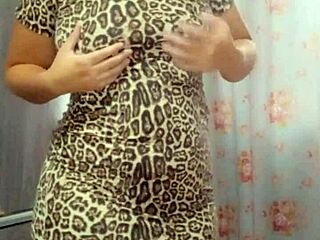 i'm on all fours flashing my open pussy