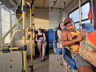 Verheiratete bläst Fremden im Bus, dann fickt sie