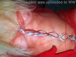 A Merry CHRISTMAS with sexy mature lady's CURVES and WET pussy!