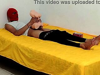 Je ta seks punčka pripravljena za jebanje po dnevih brez?