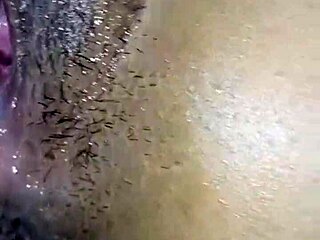 Dlasasta pička se masturbira, jaz jo jebem in končam v njej 😏