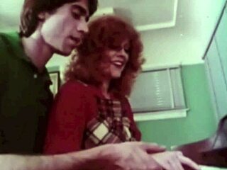 Bold vintage babes giving blowjobs in music