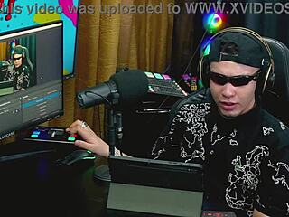 a branquinha da viamms ficou de quatro na mesa do podcast a calcinha t�o pequena que mostrou sua buceta toda muito tesuda - p�pum no barraco