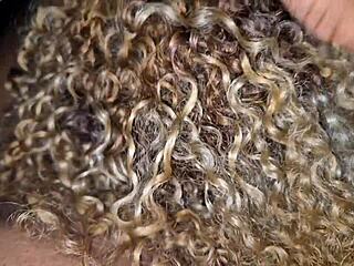 Ta brazilski par 18+ ima prvi seks s creampiejem v njeni tesni pički. Ona hard konča na njegovem kurcu.