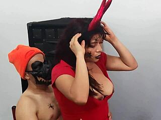 La nueva estrella de rock latina follando antes del ensayo musical, estilo activista antes de Halloween