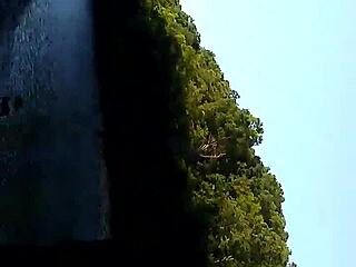 interrassex utomhus blowjob och doggyknull i publiken