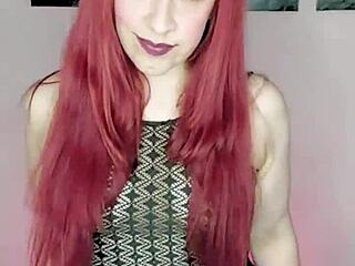 Tu novia te espera caliente y con ganas de coger por el culo