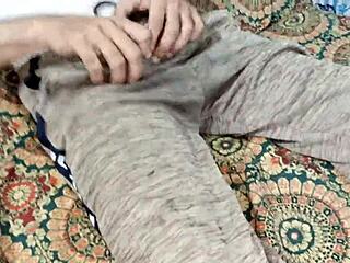 Pacar India Kasih Handjob Seksi ke Pacar