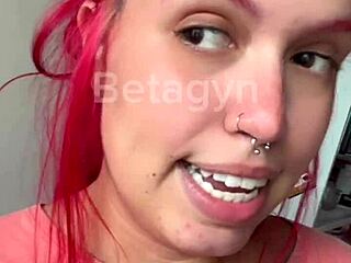 My girlfriend's fat ass twerks on my dick 🍑