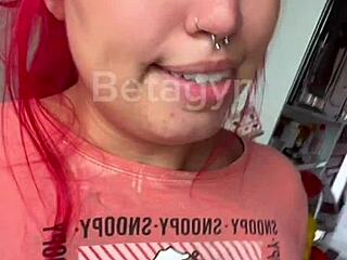 My girlfriend's fat ass twerks on my dick 🍑