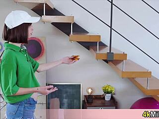 กลโกธรสะกดจิตยัดควยใส่หีสาวพิซซ่าเดลิเวอรี่