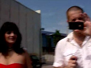 树林野战激吻呻吟超销魂