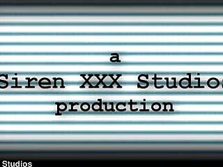 blonde milf stretching her pussy in hotel.