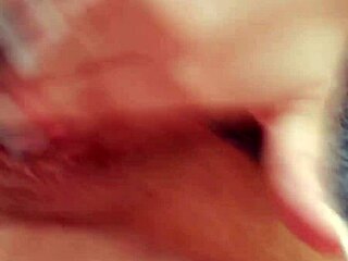 zorra gets wet and sends sexy video to her guy 😈