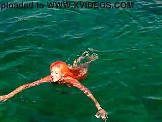 NAKED GIRL FLASHING PUSSY IN BLUE WATER OUTDOORS