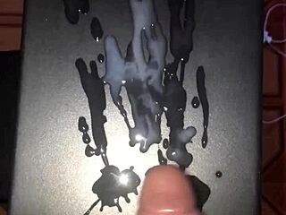Amateur Solo Cumshot