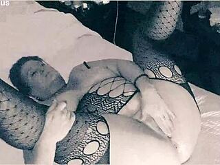 Juicy Rubii is at it again with her solo session