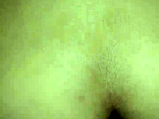 क्रीमी लातीना चूत गीली होकर टपकती है