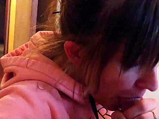 Amateur blowjob leads to creampie with girlfriend