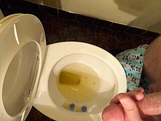 Punheta em pauzão com piroca monstro