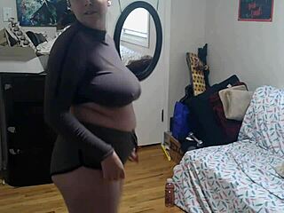 40 minute workout challenge starting in gym attire and ending in naked yoga.