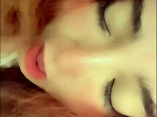 Pelirroja Caliente En La Calle