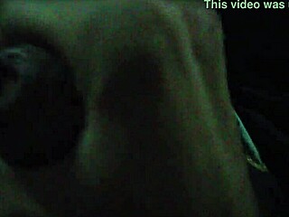 uma punheta rapidinha ouvindo musica solo