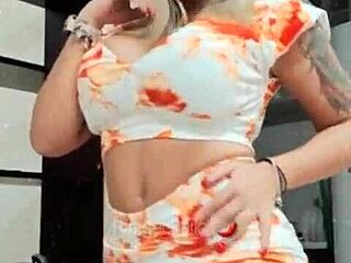 Morena Gostosa Provocando com Tetas Deliciosas