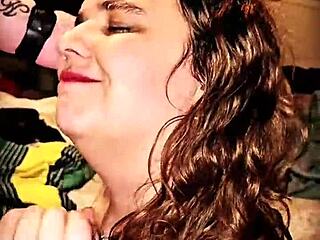 Amatör Sakso Yüzüne Dökülen Boşalmayla Sonlanıyor