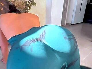 My personal trainer shows me a routine to exercise my big dick with her curvy latina body! 🔥