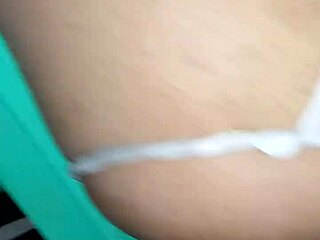 La trans mi succhia il cazzo e poi la scopo in cucina con zoom sul suo culo