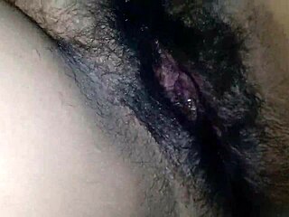 minha bucetinha apertada quer pau peludo dentro dela