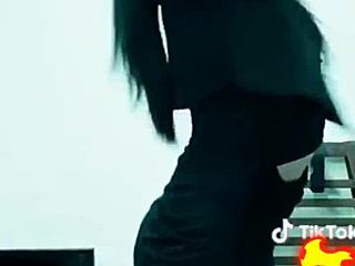 tik tok girls shaking their asses