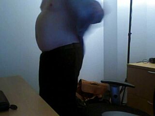 Asian slut jenny performs oral sex with deepthroat