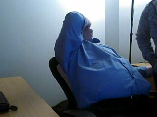 Asian slut jenny performs oral sex with deepthroat